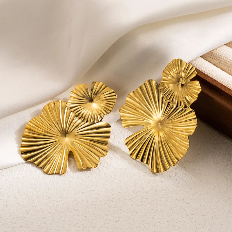 ARETES DORADOS FLOR GDE 1033