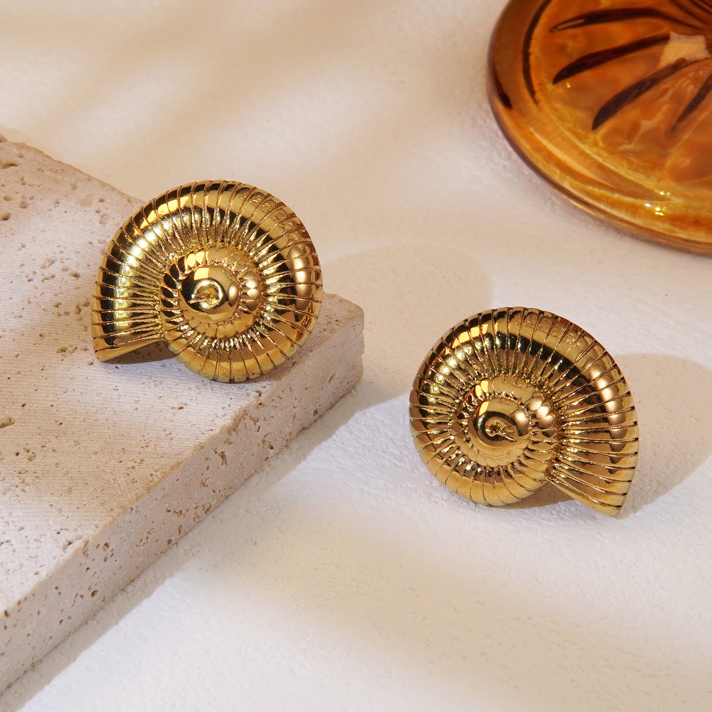 Arete de Caracol chico dorado