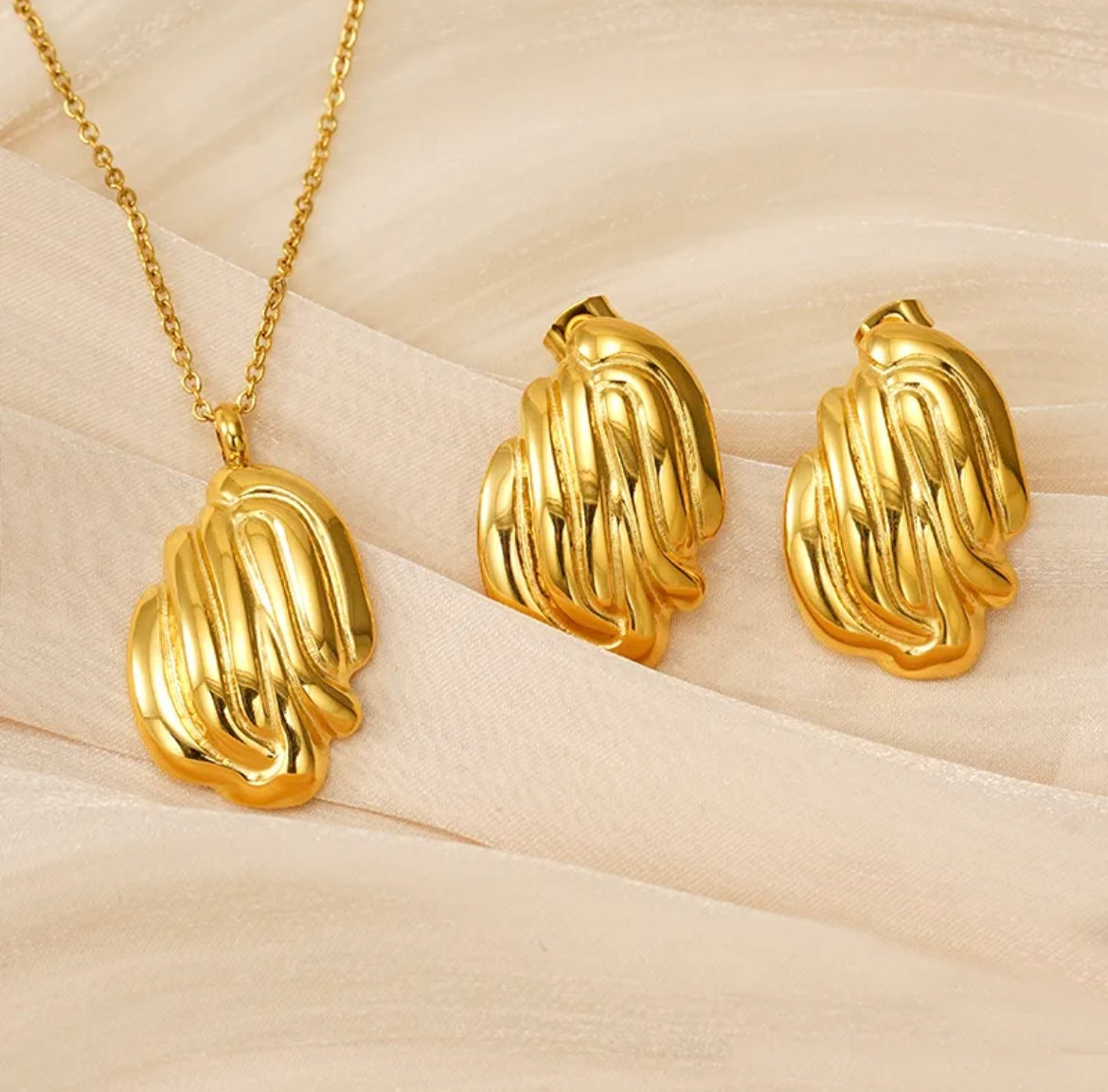 SET COLLAR CON ARETES RACIMO