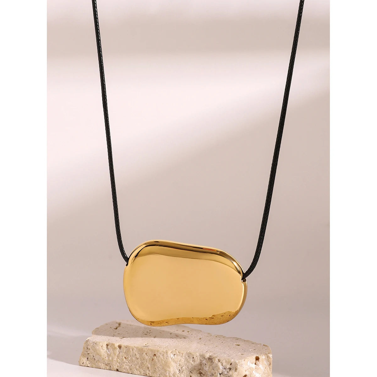 COLLAR NEGRO CON BEAN GRANDE