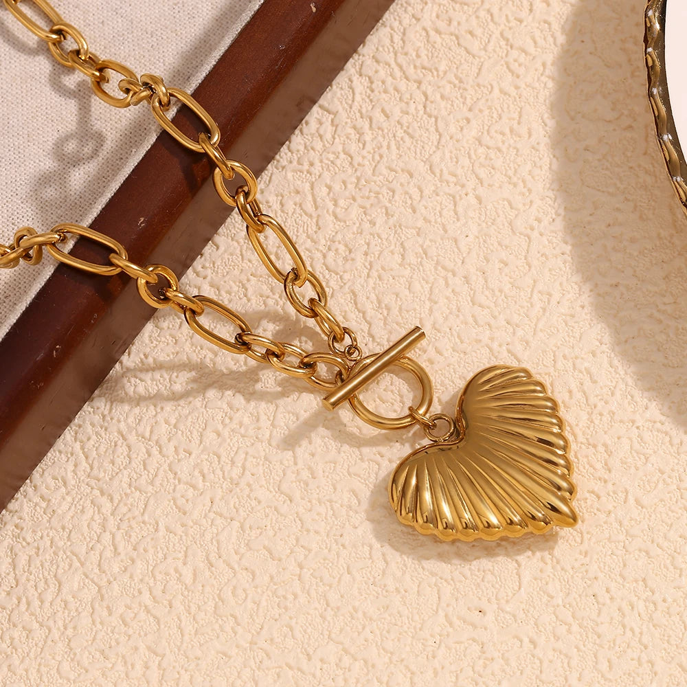 COLLAR DE CADENA CON DIJE INFERIOR DE CORAZON