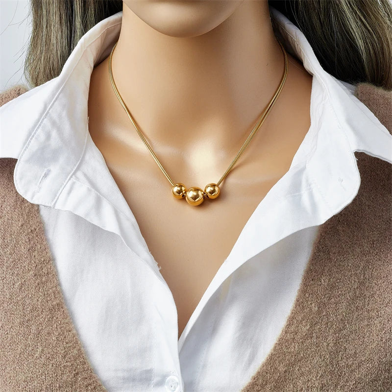 COLLAR DOBLE CON TRES BOLAS
