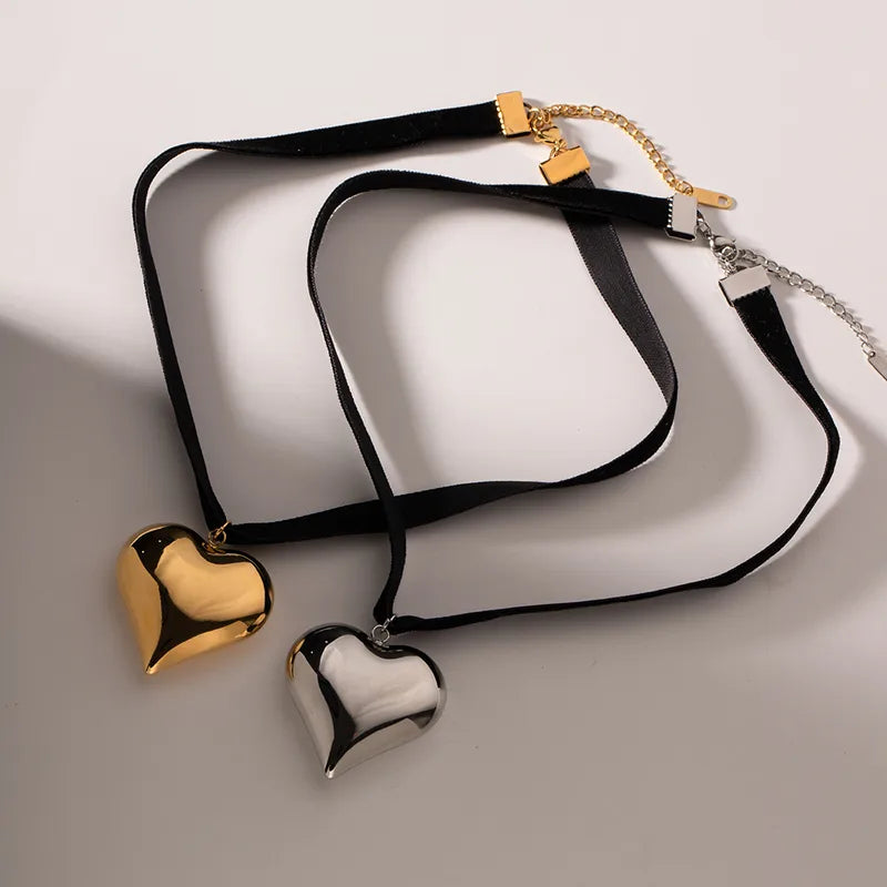 COLLAR NEGRO TERCIOPELO C/CORAZON