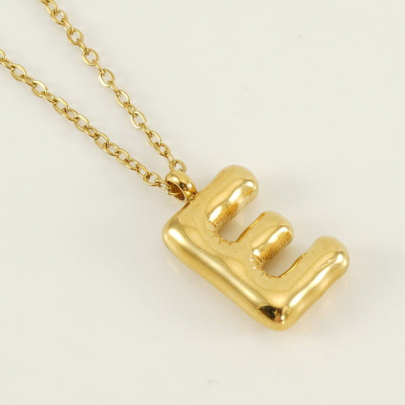 COLLAR DORADO C/LETRA E GLOBO