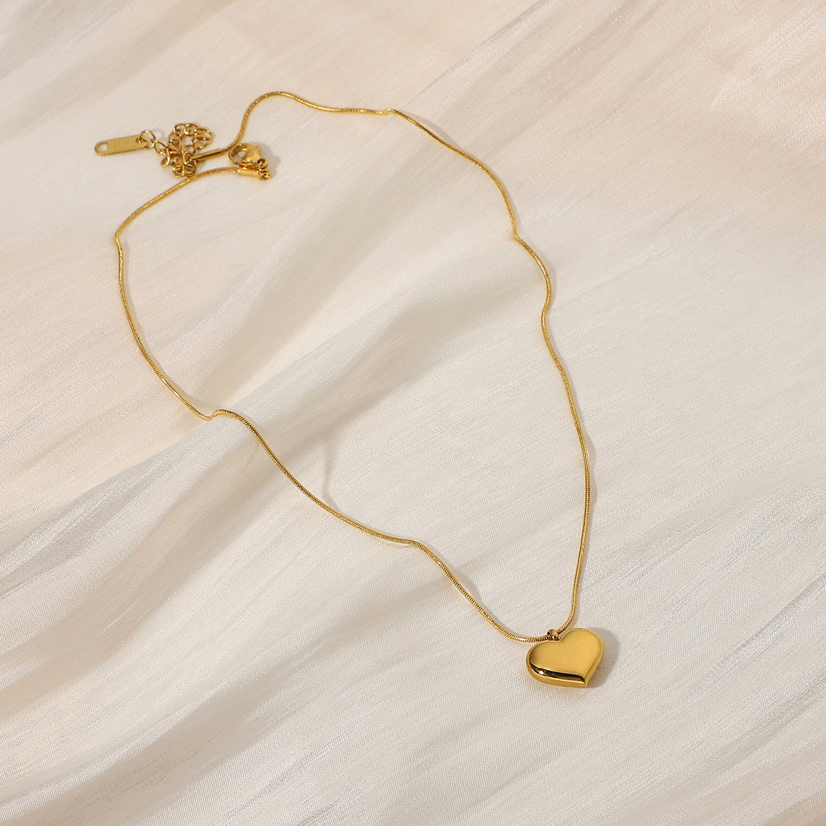 COLLAR CON CORAZON CHICO