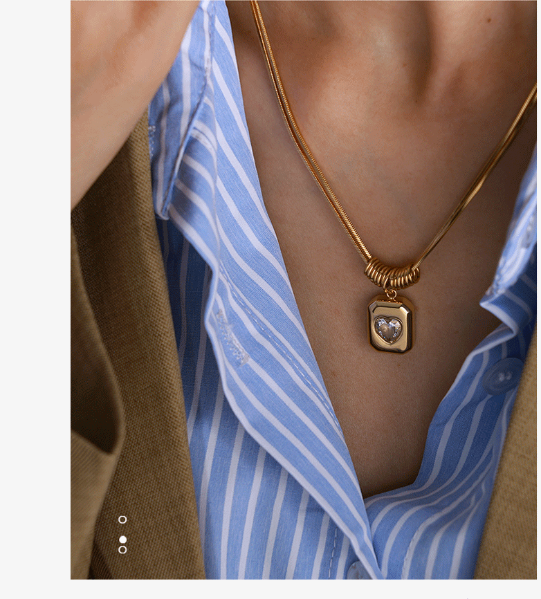 COLLAR CON CUADRO DE DIAMANTE DE CORAZON