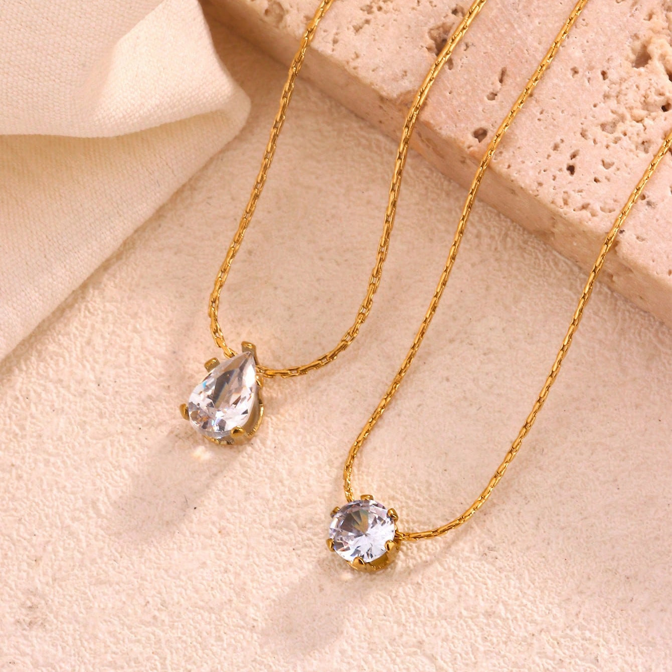 COLLAR CON DIJE DE DIAMANTE OVALADO