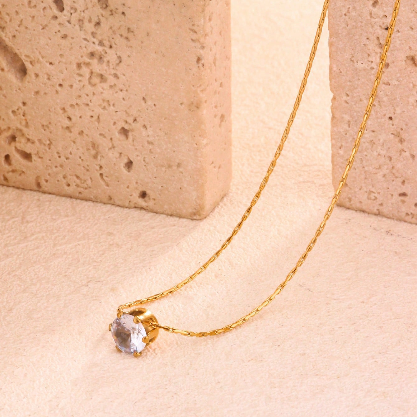 COLLAR CON DIAMANTE REDONDO