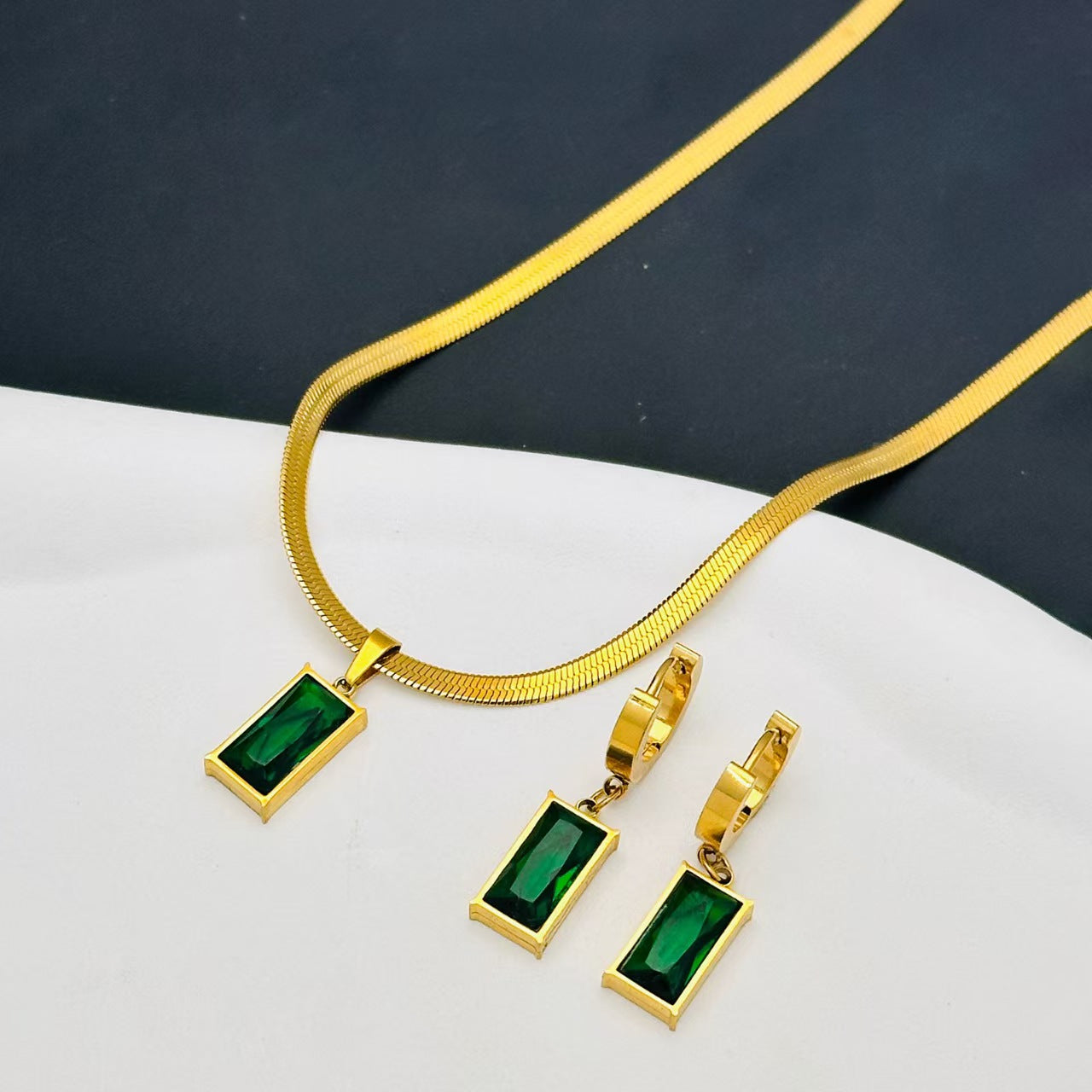 SET COLLAR CON ARETES PIEDRA VERDE