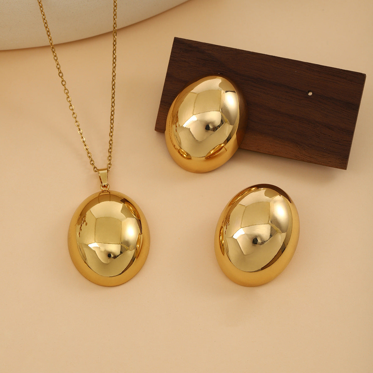 SET DE COLLAR CON ARETES AURORA DORADA