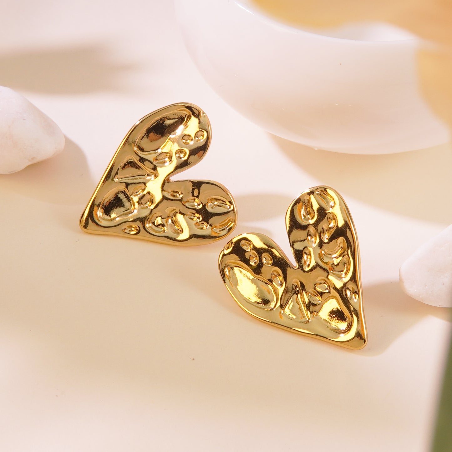 ARETES CORAZON DE LAVA