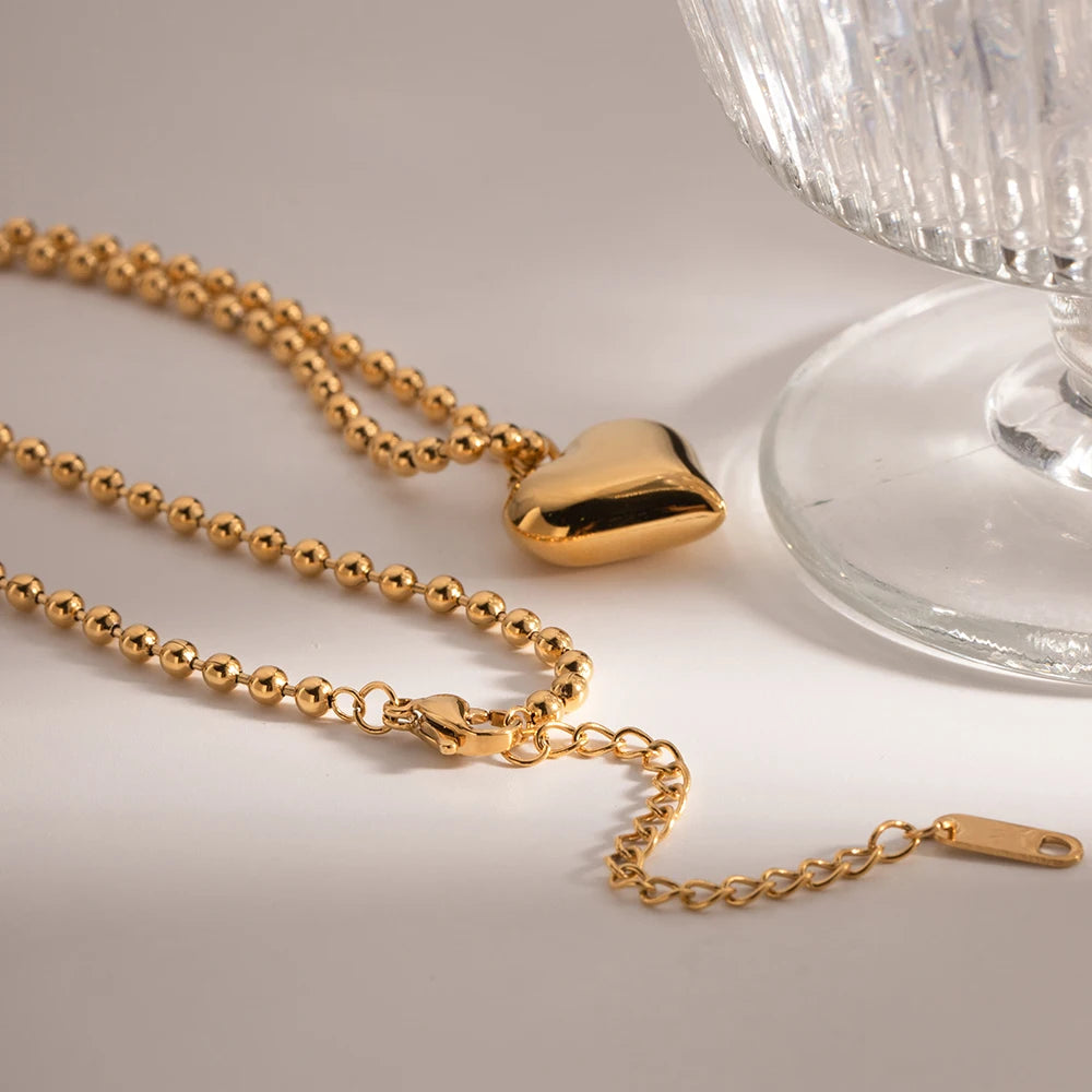 COLLAR DE PUNTITOS CON CORAZON CHICO