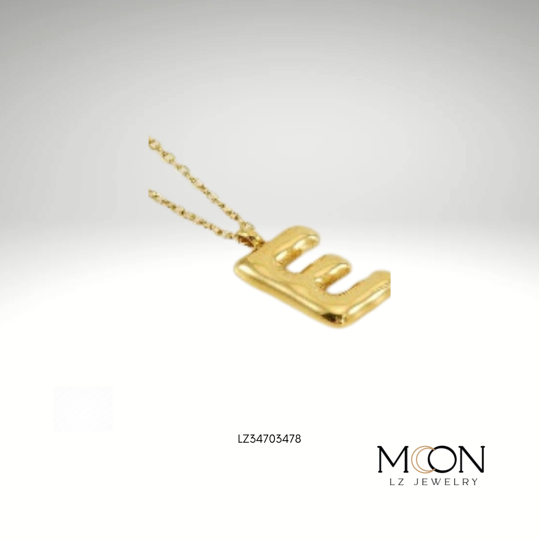 COLLAR DORADO C/LETRA E GLOBO