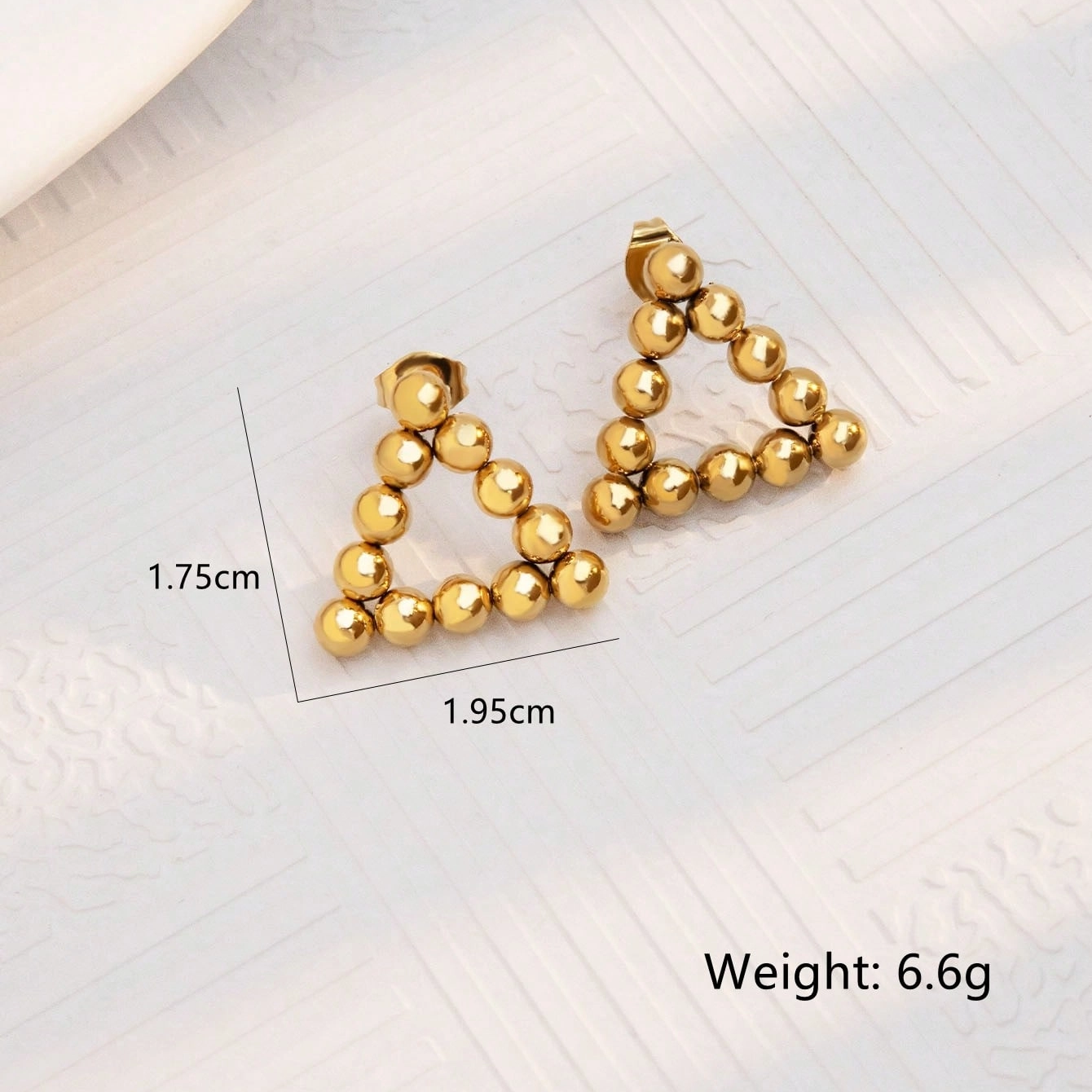 ARETES CON PUNTITOS DORADOS