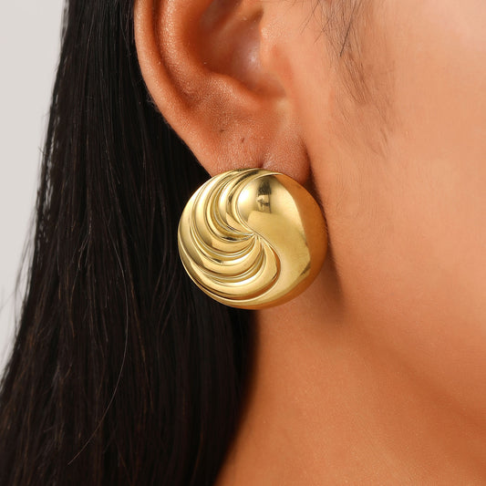 Aretes circular con olas dorado