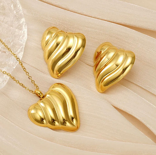 SET COLLAR CON ARETES CORAZON DORADOS