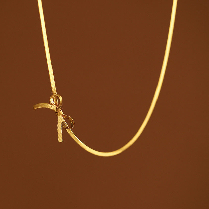 COLLAR C/MOÑO DORADO CHICO