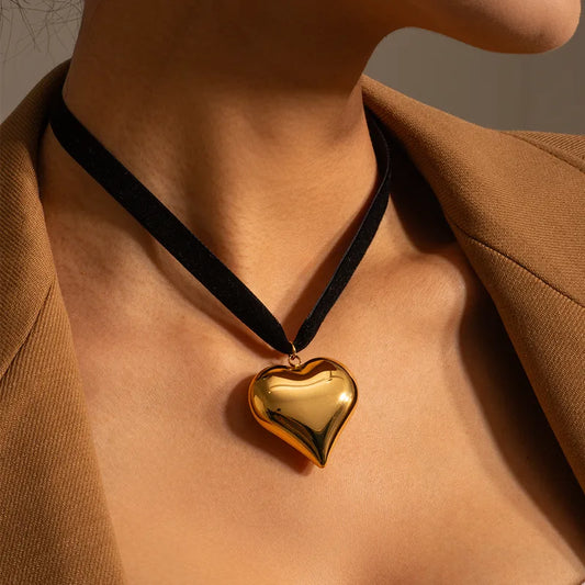 COLLAR NEGRO TERCIOPELO C/CORAZON