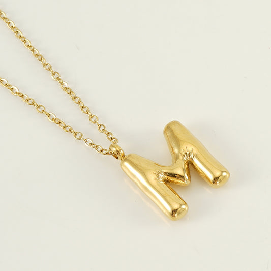 COLLAR DORADO CON LETRA M GLOBO