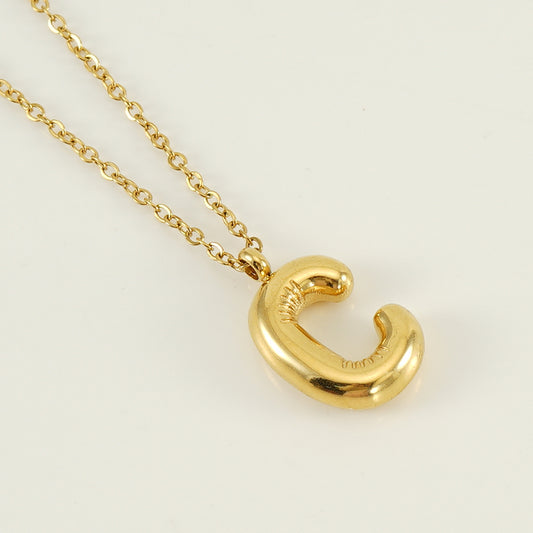 COLLAR DORADO C/LETRA C GLOBO