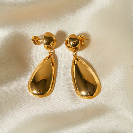 Arete gota colgante dorado