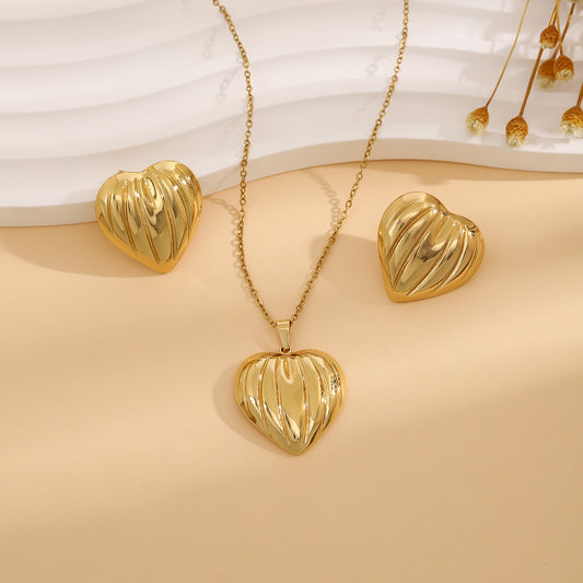 SET DE COLLAR CON ARETES LATIDOS DE ORO