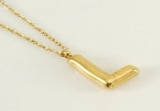 COLLAR DORADO CON LETRA L GLOBO