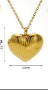 COLLAR CON CORAZON A RAYAS